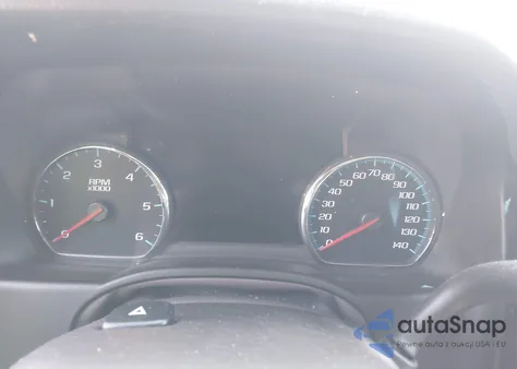 2017 Chevrolet Suburban Premier z USA, uszkodzony, nr VIN 1GNSCJKC0HR269840